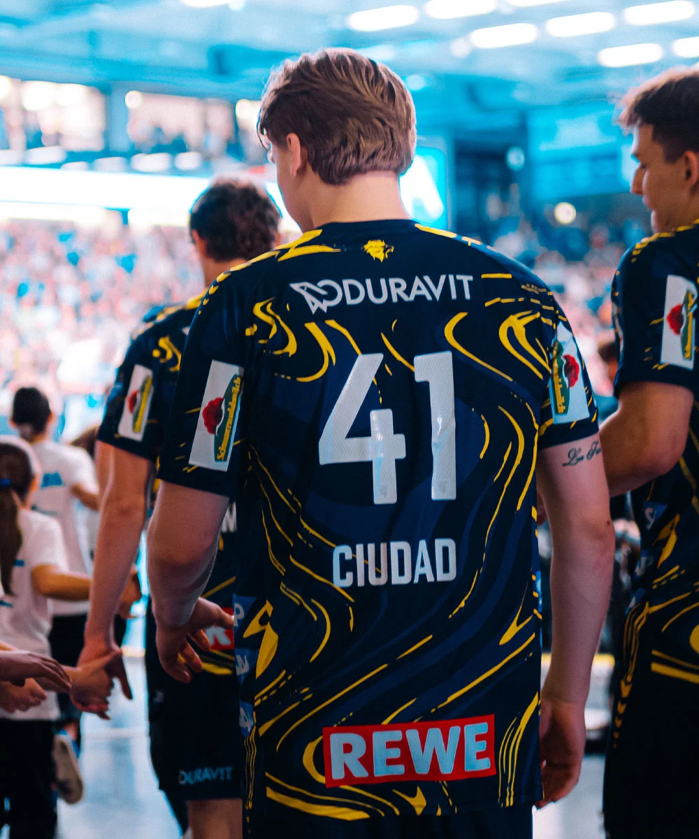 signiertes MATCHWORN Auswärtstrikot 25/26 #41 Ciudad