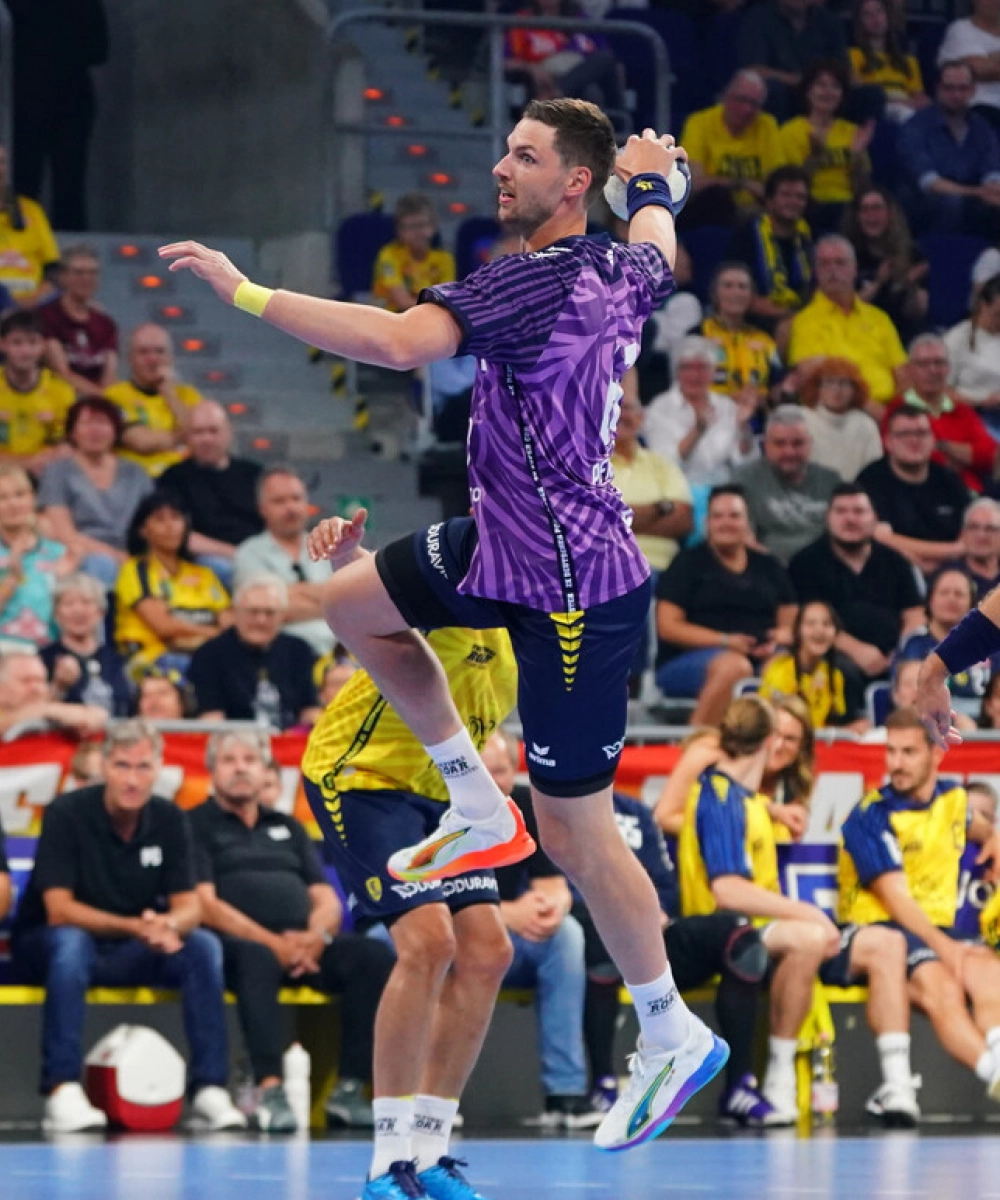 signiertes THE FINAL ROAR Trikot #61 Pekeler