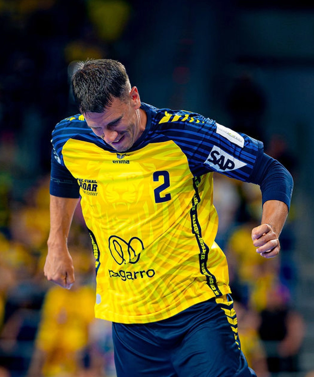 signiertes THE FINAL ROAR Trikot #2 Schmid