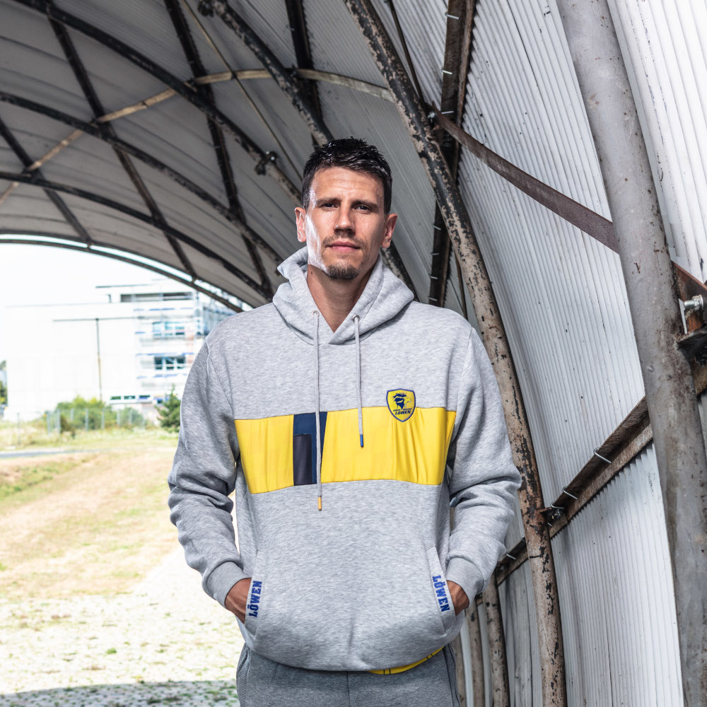Uppi_6 Löwen Kapuzenpullover Upcycling Trikot