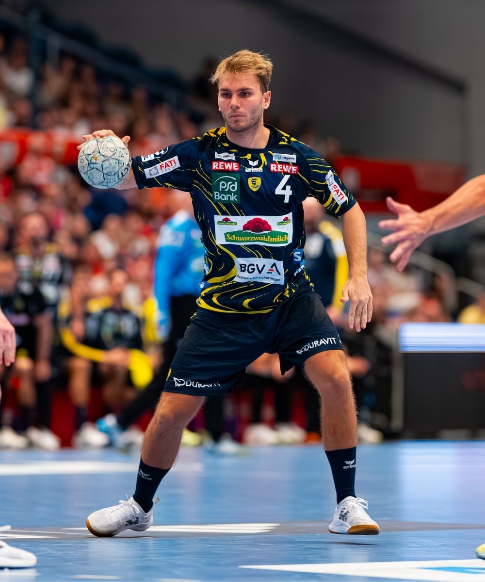 signiertes MATCHWORN Auswärtstrikot 25/26 #4 Larson