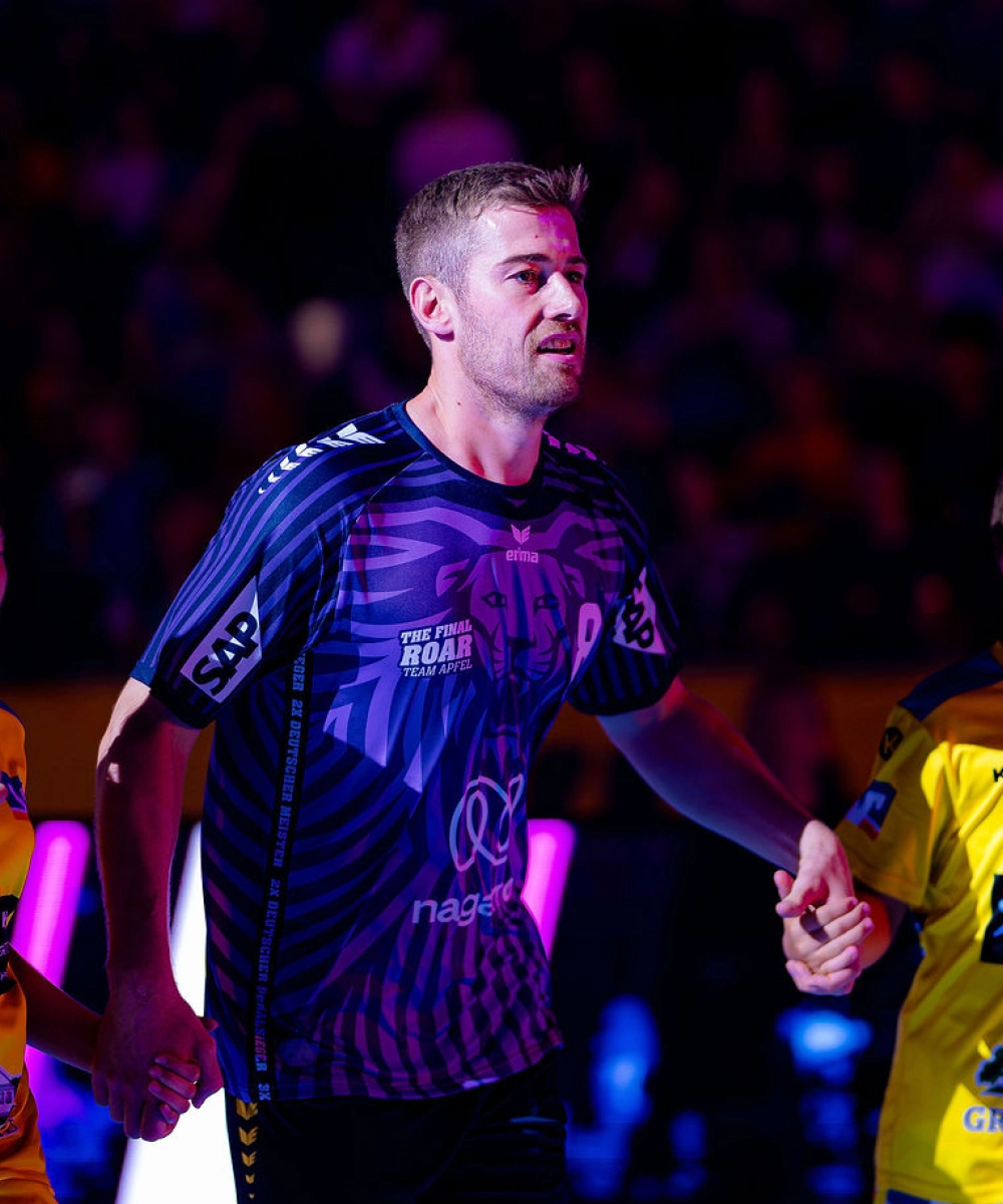 signiertes THE FINAL ROAR Trikot #8 Nothdurft