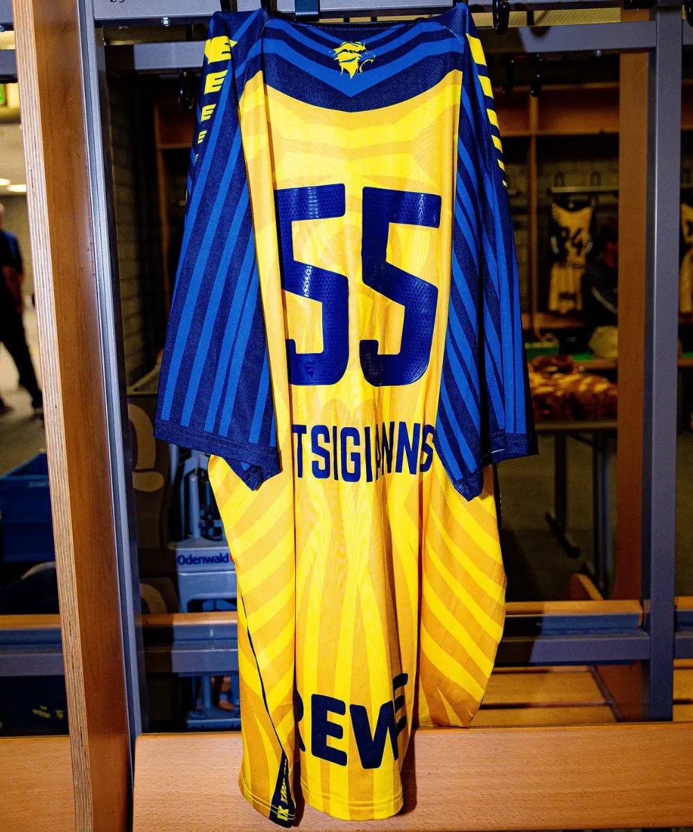 signiertes THE FINAL ROAR Trikot #55 Katsigiannis
