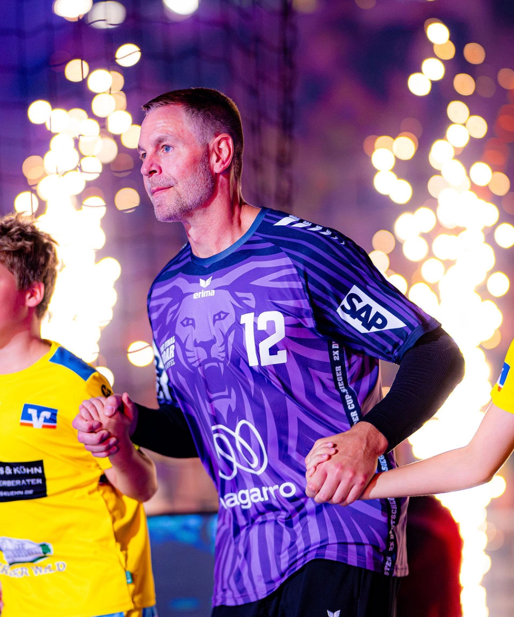 signiertes THE FINAL ROAR Trikot #12 Palicka